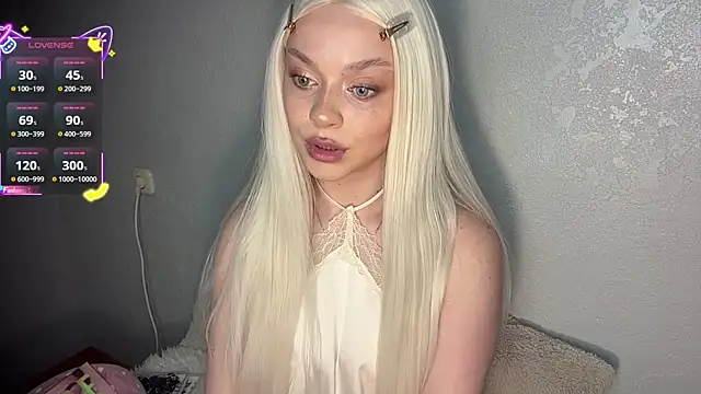 Snapshot of ElsaJeanX chatting on 07-26-26, 11:28 ElsaJeanX online show from 07-26-26, 11:28