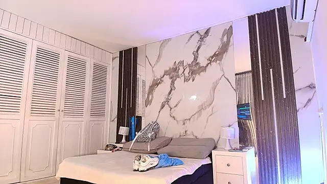 Honey-Hips online show from 07-25-26, 11:52