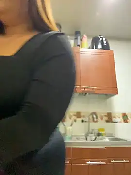 Snapshot of AliceStarshine chatting on 02-04-25, 11:06 AliceStarshine online show from 02-04-25, 11:06