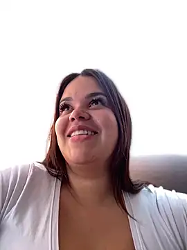 Snapshot of AliceStarshine chatting on 02-15-25, 04:23 AliceStarshine online show from 02-15-25, 04:23