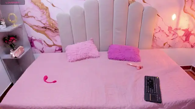 Snapshot of SweettDreamm chatting on 07-28-26, 04:05 SweettDreamm online show from 07-28-26, 04:05