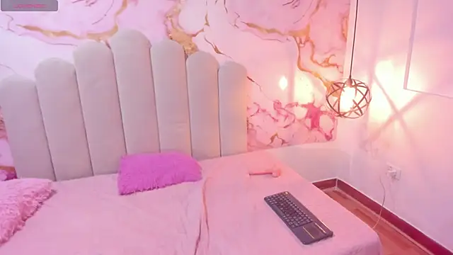 Snapshot of SweettDreamm chatting on 07-28-26, 07:39 SweettDreamm online show from 07-28-26, 07:39