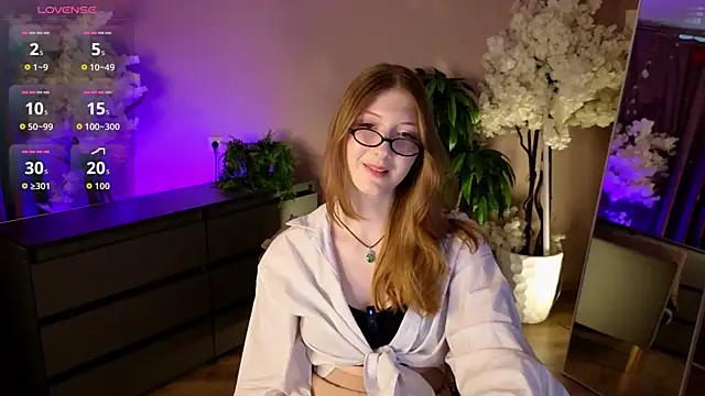 Snapshot of MaryMcDonald chatting on 07-17-26, 04:30 MaryMcDonald online show from 07-17-26, 04:30
