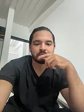 Snapshot of Efren_Fernandez chatting on 07-11-26, 01:41 Efren Fernandez online show from 07-11-26, 01:41