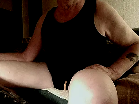Snapshot of bodo1957 chatting on 07-28-26, 01:23 bodo1957 online show from 07-28-26, 01:23