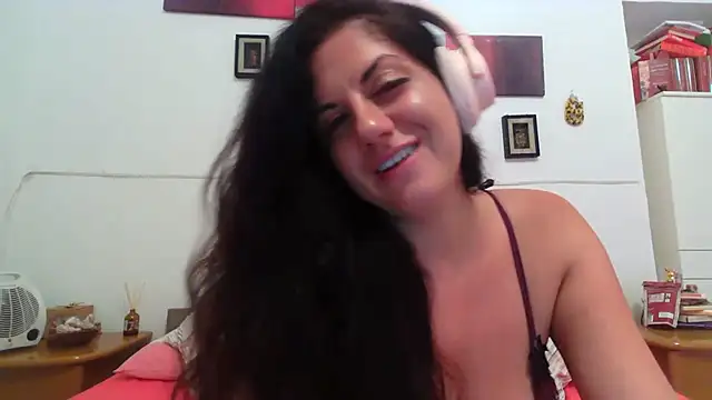 Snapshot of EmilySweetRed chatting on 07-28-26, 07:39 EmilySweetRed online show from 07-28-26, 07:39