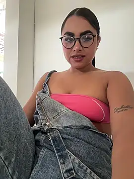 Snapshot of Aliceroys__ chatting on 07-19-26, 12:53 Aliceroys online show from 07-19-26, 12:53