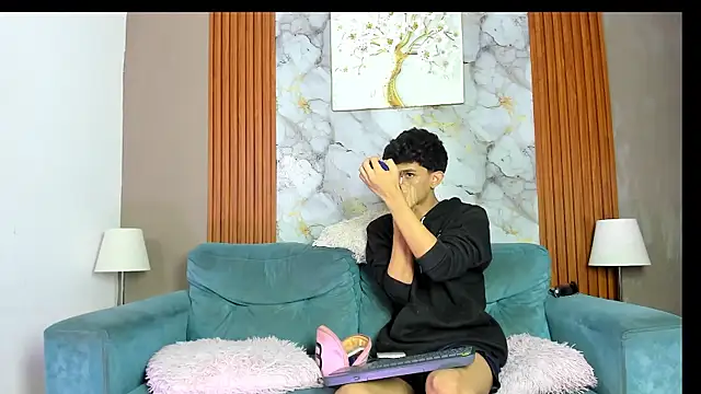 PRETTY LOVERS1 online show from 07-26-26, 08:16