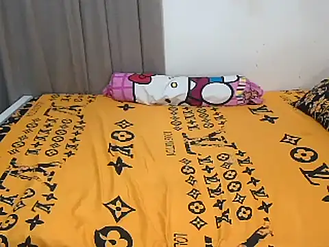 Hotpeachyx online show from 07-22-26, 10:29