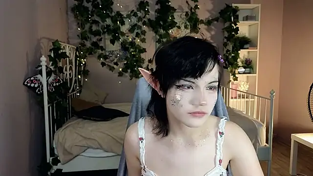 Snapshot of _Arlie_ chatting on 07-25-26, 12:36 Arlie online show from 07-25-26, 12:36