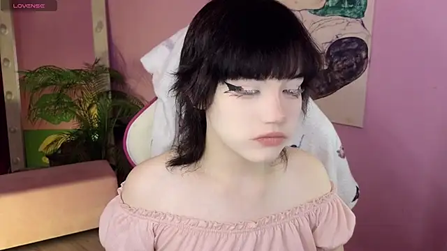 Snapshot of _Arlie_ chatting on 07-26-26, 12:45 Arlie online show from 07-26-26, 12:45