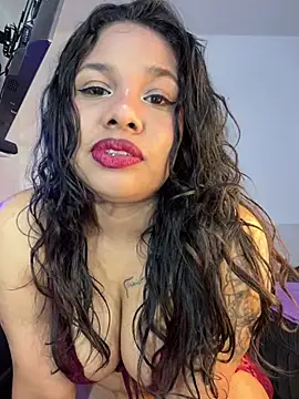 Snapshot of Rashell1_Queen chatting on 07-14-26, 01:06 Rashell1 Queen online show from 07-14-26, 01:06