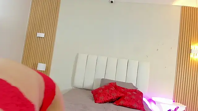 Naughtymilfx    online show from 07-18-26, 12:42