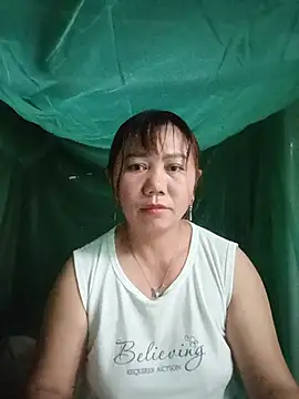 Snapshot of Mai-lingg chatting on 07-08-26, 01:32 Mai-lingg online show from 07-08-26, 01:32