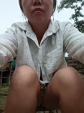 Snapshot of Mai-lingg chatting on 07-30-26, 01:26 Mai-lingg online show from 07-30-26, 01:26