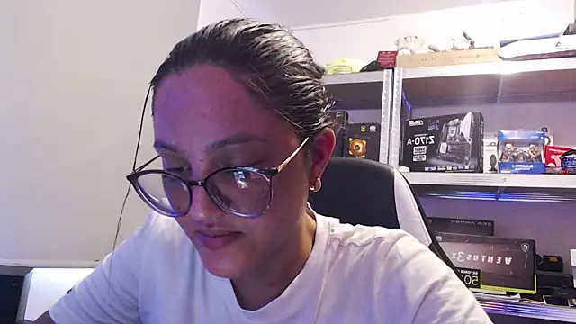 Luna sweetie  online show from 07-27-26, 07:10