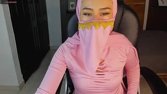 Snapshot of Safiya__ chatting on 07-10-26, 11:24 Safiya online show from 07-10-26, 11:24