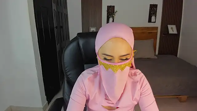 Snapshot of Safiya__ chatting on 07-22-26, 11:13 Safiya online show from 07-22-26, 11:13