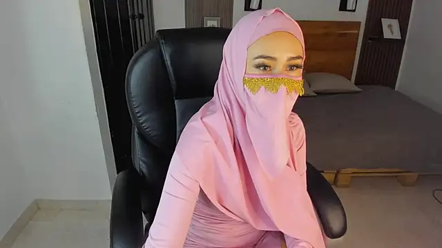 Snapshot of Safiya__ chatting on 07-24-26, 11:19 Safiya online show from 07-24-26, 11:19