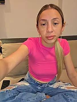Snapshot of itsElora chatting on 07-26-26, 03:47 itsElora online show from 07-26-26, 03:47
