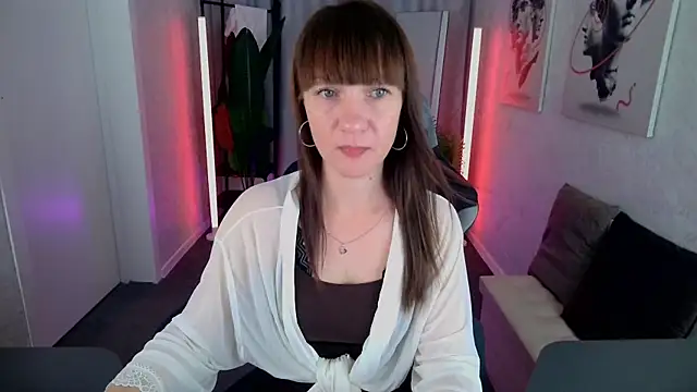 Katherine Clark  online show from 07-10-26, 01:10
