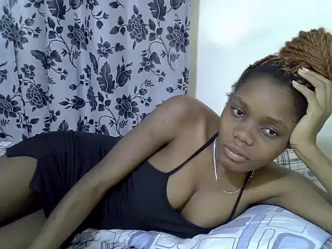 Snapshot of lovely_vee chatting on 07-27-26, 11:50 lovely vee online show from 07-27-26, 11:50