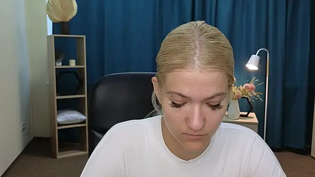 Snapshot of CammyYoula chatting on 07-09-26, 04:16 CammyYoula online show from 07-09-26, 04:16