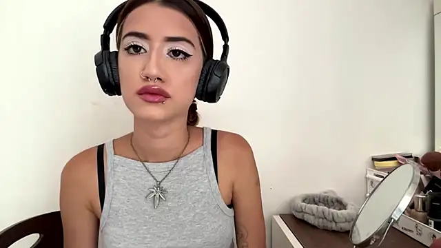 JuliaPierce online show from 07-10-26, 12:30