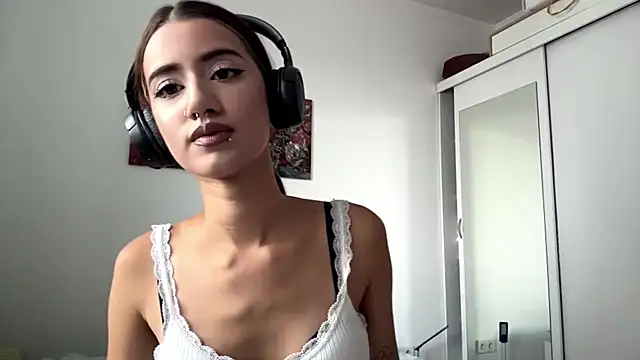 JuliaPierce online show from 07-15-26, 12:43