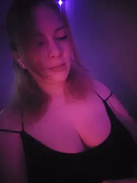 Snapshot of Katy_Brie chatting on 07-22-26, 04:04 Katy Brie online show from 07-22-26, 04:04