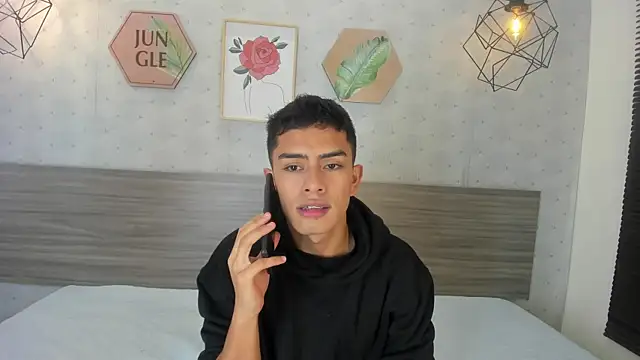 Snapshot of Alejo_Jones_ chatting on 07-16-26, 12:11 Alejo Jones online show from 07-16-26, 12:11