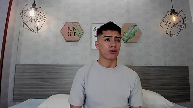 Snapshot of Alejo_Jones_ chatting on 07-23-26, 12:25 Alejo Jones online show from 07-23-26, 12:25