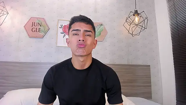 Snapshot of Alejo_Jones_ chatting on 07-28-26, 12:34 Alejo Jones online show from 07-28-26, 12:34