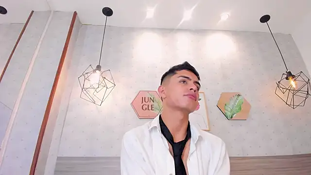 Snapshot of Alejo_Jones_ chatting on 07-30-26, 01:21 Alejo Jones online show from 07-30-26, 01:21