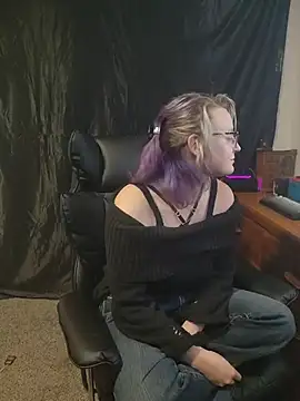 Snapshot of Sun_Ray02 chatting on 07-19-26, 11:41 Sun Ray02 online show from 07-19-26, 11:41