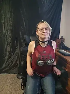 Snapshot of Sun_Ray02 chatting on 07-24-26, 11:36 Sun Ray02 online show from 07-24-26, 11:36