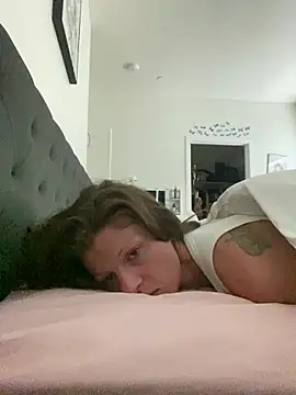 LuciousItaliaaa online show from 07-10-26, 04:42