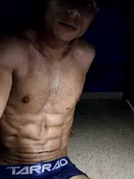 davidflz95 online show from 08-02-26, 06:23