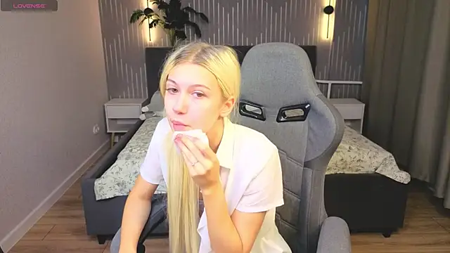 ChloexBarbie online show from 07-27-26, 01:12