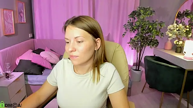 Kira Miragee online show from 07-14-26, 04:17