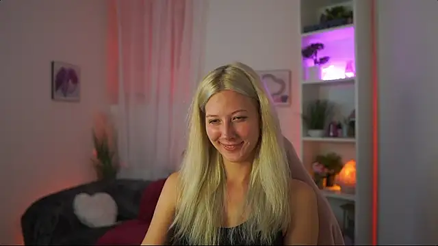 Snapshot of EmilySwann_ chatting on 07-25-26, 06:38 EmilySwann online show from 07-25-26, 06:38