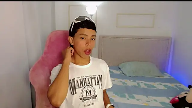 Snapshot of JeifMoon_ chatting on 07-11-26, 12:19 JeifMoon online show from 07-11-26, 12:19
