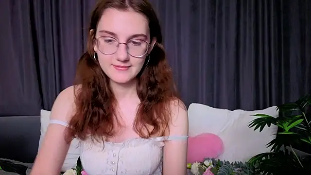 Snapshot of liLunny_ chatting on 07-27-26, 02:51 liLunny online show from 07-27-26, 02:51