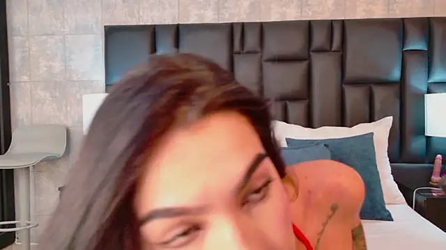 Snapshot of RoxyReinn chatting on 07-15-26, 07:41 RoxyReinn online show from 07-15-26, 07:41