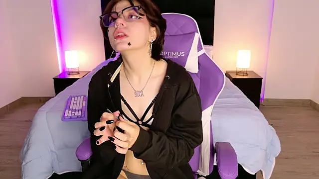 Snapshot of bonnyvel chatting on 07-19-26, 11:36 bonnyvel online show from 07-19-26, 11:36