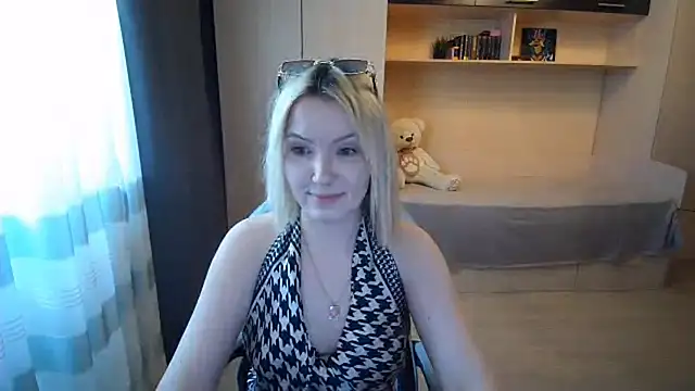 Snapshot of ElsyGven chatting on 07-10-26, 01:03 ElsyGven online show from 07-10-26, 01:03