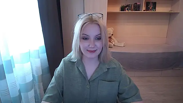 Snapshot of ElsyGven chatting on 07-12-26, 01:13 ElsyGven online show from 07-12-26, 01:13