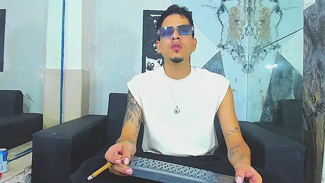 Snapshot of Klaar_Blessed chatting on 07-25-26, 01:52 Klaar Blessed online show from 07-25-26, 01:52