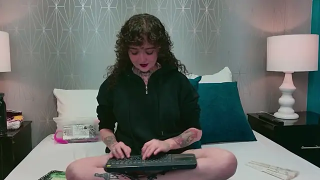 DaphneVelvett online show from 07-16-26, 06:36