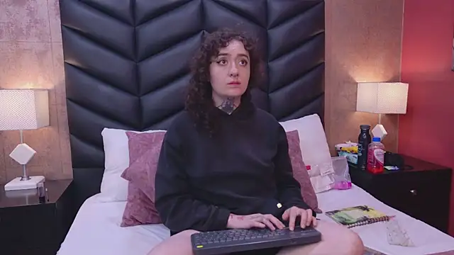 DaphneVelvett online show from 07-22-26, 07:16